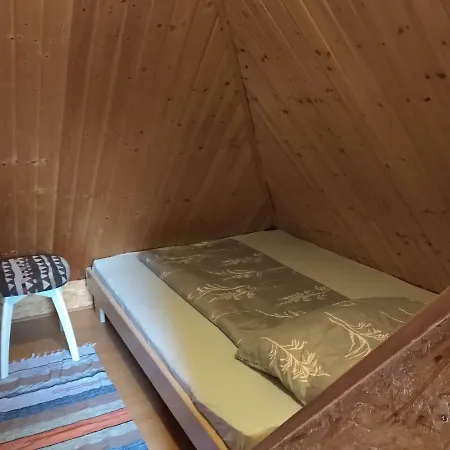 Dachgeschosswohnung Mit Garten Apartment