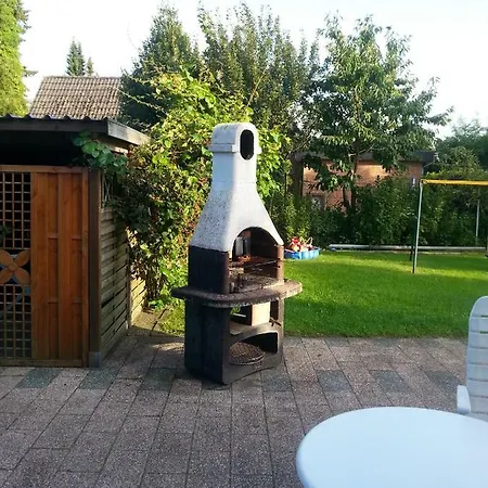 Dachgeschosswohnung Mit Garten Apartment *