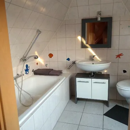 Dachgeschosswohnung Mit Garten Apartment